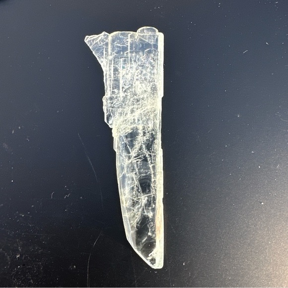 77.45 Carat’s Rough Aquamarine Crystal - Picture 12 of 14